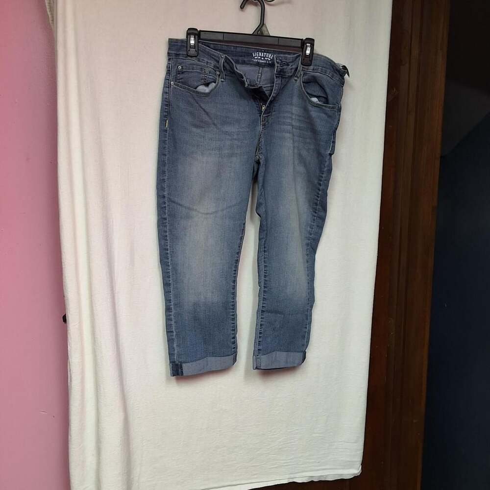 Signature by Levi Strauss & Co. Modern Capri Size 14 W32 Blue Denim